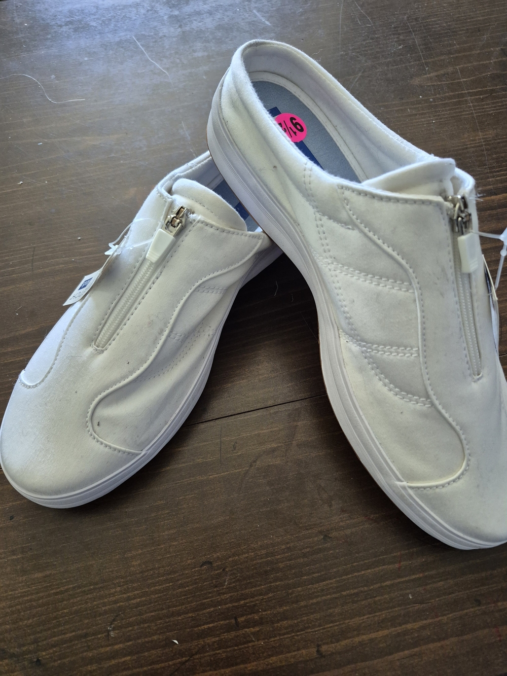 New Keds Women’s White Slip-On Zipper Sneakers, 9.5